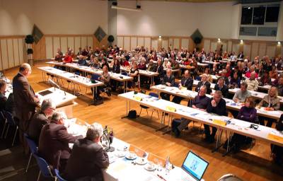 Der volle Saal dokumentiert das große Interesse der Mitglieder am CDU-Kreisparteitag. - Der volle Saal dokumentiert das große Interesse der Mitglieder am CDU-Kreisparteitag.