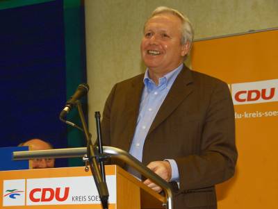Der CDU-Kreisvorsitzende Bernhard Schulte-Drüggelte MdB leitete die Wahlkreismitgliederversammlung am 30. März 2012 in Lippstadt. - Der CDU-Kreisvorsitzende Bernhard Schulte-Drüggelte MdB leitete die Wahlkreismitgliederversammlung am 30. März 2012 in Lippstadt.