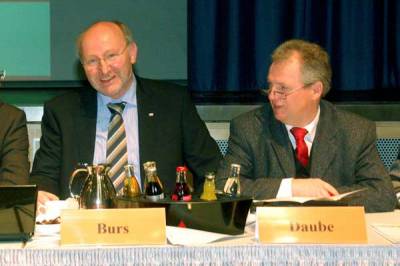 Manfred Burs (stellvertretender CDU-Kreisvorsitzender) und Wolfgang Daube (Schriftführer). - Manfred Burs (stellvertretender CDU-Kreisvorsitzender) und Wolfgang Daube (Schriftführer).
