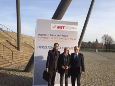 13. November 2015 - Oliver Pöpsel, Bruni Wiemer und Peter Hörster vertreten dei Kreis-MIT bei der MIT-Bundestagung in Dresden. - 13. November 2015 - Oliver Pöpsel, Bruni Wiemer und Peter Hörster vertreten dei Kreis-MIT bei der MIT-Bundestagung in Dresden.