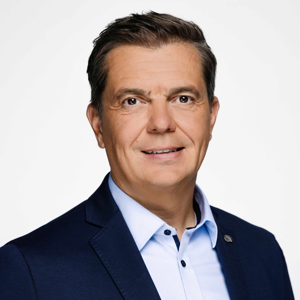 Sehr geehrte Damen und Herren,