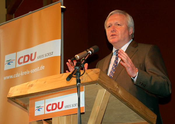 Bernhard Schulte-Drüggelte MdB diskutierte mit den Neumitgliedern der CDU.