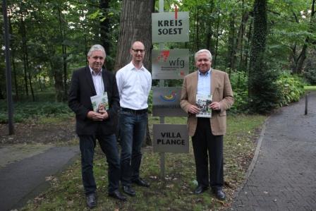 Unser Foto zeigt v.l.n.r.: Ulrich Häken, Volker Ruff und Bernhard Schulte-Drüggelte MdB.