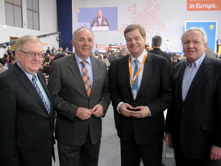 Foto (v. l.) Reinold Sendker MdL, Werner Lohn MdL, Enak Ferlemann MdB, Bernhard Schulte-Drüggelte MdB.