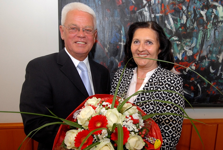 Horst Bernsdorf gratuliert Eva Irrgang